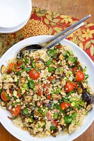 Quinoa Mit Gebackenen Auberginen Und Tomaten Rezept Elle Republic Rezept Tomatenrezepte Tomaten Rezepte Auberginen