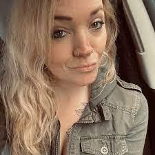 Tess Savage's Instagram, Twitter & Facebook