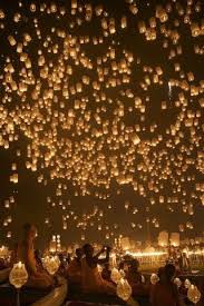 Am Ende Der Hochzeit Lassen Alle Gaste Papierlampen In Den Himmel Steigen Tolle Idee Schwimmende Laternen Bilder Reisen