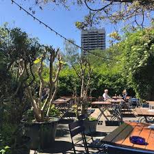 Schwimmbad Rhein Sommergarten Biergarten In Koln