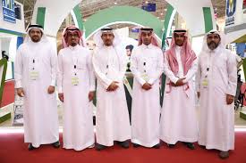 لم يأت ذكر للدمام في الخرائط الأوروبية والعثمانية القديمة التي رُسمت في القرنين التاسع والعاشر الهجريين لشبه الجزيرة العربية، وإنما كانت هناك بلدة في مثل موقع ساحل مدينة الدمام الحالي اسمها بيشة. Ø¬Ø§Ù…Ø¹Ø© Ø¨ÙŠØ´Ø© Auf Twitter ØµÙˆØ± Ø³Ø¹Ø§Ø¯Ø© ÙˆÙƒÙŠÙ„ Ø§Ù„Ø¯Ø±Ø§Ø³Ø§Øª Ø§Ù„Ø¹Ù„ÙŠØ§ ÙˆØ§Ù„Ø¨Ø­Ø« Ø§Ù„Ø¹Ù„Ù…ÙŠ Ø¨Ù€ Ø¬Ø§Ù…Ø¹Ø© Ø¨ÙŠØ´Ø© Ø¯ ØµØ§Ù„Ø­ Ø§Ù„Ø´Ù…Ø±Ø§Ù†ÙŠ ÙˆÙØ±ÙŠÙ‚ Ø§Ù„Ø¬Ø§Ù…Ø¹Ø© ÙˆØ¹Ø¯Ø¯ Ù…Ù† Ø§Ù„Ø¶ÙŠÙˆÙ ÙÙŠ Ù…Ø¹Ø±Ø¶ Ø§Ù„ØªØ¹Ù„ÙŠÙ… Ø§Ù„Ø¹Ø§Ù„ÙŠ8 Https T Co Z9zkok8bfy