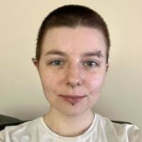 Lisa Kennon's Instagram, Twitter & Facebook