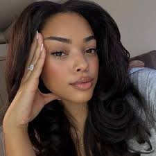 Hailey Elmore (@hifromhailey)