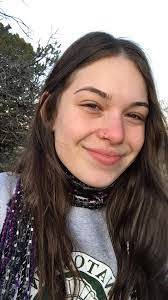 Sara Mullis's Instagram, Twitter & Facebook