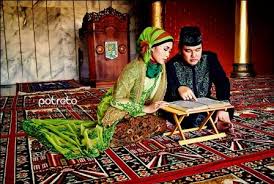 Dalam pre wedding islami tentunya foto dengan konsep yang sopan harus dilakukan. Prewedding Di Masjid Koleksi Ide Konsep Foto Tips Lengkap