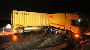 Dann vereinbaren wir einen termin, wann wir uns treffen können. Heute Kommt Die Post Nicht An Dhl Brummi Domino Bei Blitzeis Auf Der A14 Regional Bild De