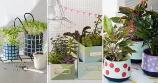 Pot de fleurs en ciment blanc avec ornement feuillages. 30 Idees Pour Customiser Un Cache Pot Marie Claire