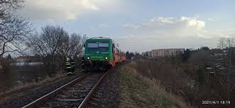 V bakově nad jizerou na mladoboleslavsku se v neděli odpoledne srazil osobní vlak s autem. Dopravni Nehoda Osobniho Auta A Vlaku U Vroutku Cysnews