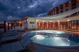 Für die einreise und durchreise mit hund in österreich: Die Top 4 Thermenhotels Mit Hund Oder Katze In Osterreich Tierischer Urlaub Com Urlaub Mit Hund Wellnessurlaub Wellness Mit Hund