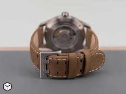 The khaki field collection continues this tradition with its many retro timepieces modeled after military watches from the 1930s, 40s, and 50s. H70545550 Titanium Auto Khaki Field Hamilton Review