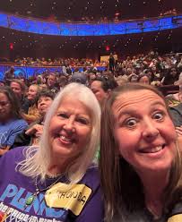 Smiles in the crowd! 🥳👏@cheylucas19 #priceisright #priceisrightlive