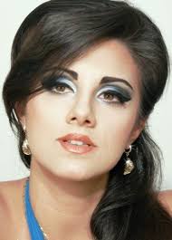 Complement Light Olive Complexions With A Pop Of Navy Blue Eyeshadow Pale Skin Eye Makeup Hair Pale Skin Light Olive Skin