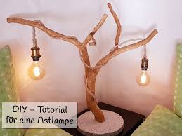Lampe Aus Einem Ast Mit Gluhbirnen Astlampe Anleitung Zum Selbermachen Diy Lampe In 2020 Ast Lampe Diy Lampen Lampe