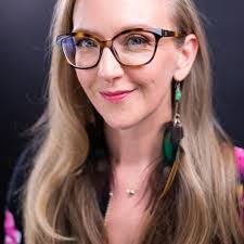 Delana Fernandez's Instagram, Twitter & Facebook