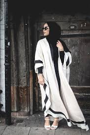 Yuk, cari tahu pada ulasan artikel berikut ini! 7 Stunning Bespoke Design Open Abaya Mode Abaya Model Pakaian Muslim Abayas