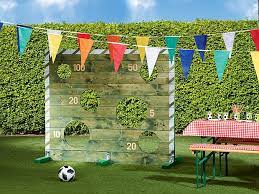 Fußballtore für den garten sind bei familien sehr beliebt. So Bauen Sie Eine Fussball Torwand Ratgeber Bauhaus