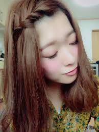 下を向くと落ちてくる 中途半端な前髪がまとまる3分アレンジ14選 前髪アレンジ ロング ヘアスタイリング ボブ 前髪 アレンジ