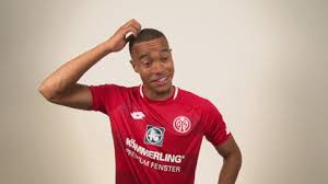 Robin quaison was born in stockholm, sweden on saturday, october 9, 1993 (millennials generation). Robin Quaison Gif By 1 Fsv Mainz 05 Find Share On Giphy