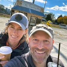 THE TRAVELING MUG, Casey