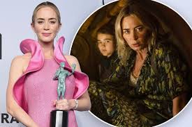 Mar 13, 2020 · emily blunt knew john krasinski was the one based on his toleration of her father's cooking. Emily Blunt Drank Whiskey With Husband To Take The Edge Off Filming A Quiet Place Ii Mirror Online