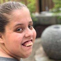 Shana Combs's Instagram, Twitter & Facebook