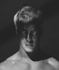 Simple Yet Complicated Combination Of Hard Light Hard Shadow And Soft Gradients Of Makeup Male Makeup Portrait Portrait Photography