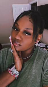 Heyyy im Dani .. new here. 33 Aquarius 🙃💅🏾🩷