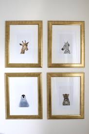 Kuin Hienommassakin Taidenayttelyssa Kultaa Ja Muotokuvia Decoracion Infantil Decoracion De Unas Casitas