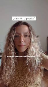 Recitando una canción que escribí hace unos meses. Nunca le puse acordes.  #probando #canciones #poesia #poemas #poesiaenespañol #recitar #cantar  #tocar #arte