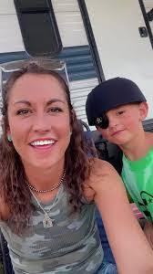 Amanda Gehring's Instagram, Twitter & Facebook