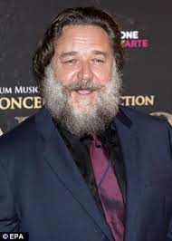 Russell crowe age is 55 years. Russell Crowe Looks Unrecognisable At Charity Screening Of Gladiator Daily Mail Online