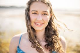 I love seeing my former students graduating (even though it makes me feel  old as dirt...). Alyssa was radiant as always.