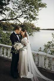 Sy is 'n lid van die sosiale demokrate van finland, en is sedert 2015 'n lid van die parlement van finland. Finnish Prime Minister Sanna Marin Marries Partner Of 16 Years Tatler