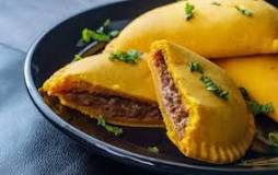 What do you eat Jamaican patty with?