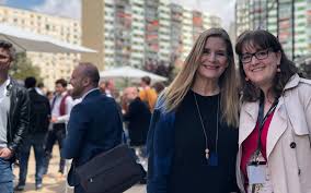 )the part of a cable that plugs into a port or interface to connect one device to another. Interview With Digital Health Connector Aline Noizet Beth Susanne