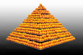 Stack of oranges in pyramid shape against grey background - CSF015212 -  Dieter Heinemann/Westend61