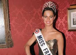 Chez les sportives, on trouve la joueuse de hockey sur glace nathalie déry et la joueuse de tennis nathalie tauziat. Nathalie Marquay 1987 Miss France Miss Monde France