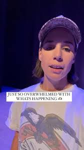 Mandy Hays's Instagram, Twitter & Facebook