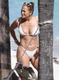 We did not find results for: Jennifer Lopez Puts Her World Class Figure On Display Wearing A Tiny White Bikini During Vacation Aktuelle Boulevard Nachrichten Und Fotogalerien Zu Stars Sternchen