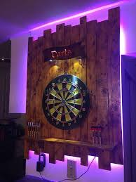 Haus Designs Dartscheibe Backboard Mit Hintergrundbeleuchtung Und Wurfpfeil Zeichen Dartscheibe Partyraum Gestalten Partyraum Ideen