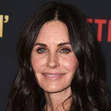 Born on june 15, 1964, courteney cox grew up with three older siblings in mountain brook, an affluent alabama town. Courteney Cox Just Debuted Shaggy Bangs For Fall See The Photos Allure