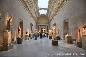 Metropolitan sanat müzesi'nde kostümler, aksesuarlar, müzik aletler, antik silahlar, ve daha pek çok çeşit eşya sergilenir. Metropolitan Muzesi Muze Biletleri