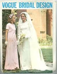 Abiti da sposa degli anni '50, '60, '70 in mostra presso la chiesa dell'annunciata. Anni 60 70 80 90 Anni 60 Moda Anni 60 Moda