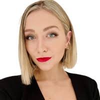 Anna Hecht's Instagram, Twitter & Facebook