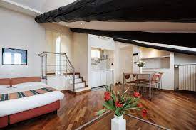 Stanza matrimoniale, con un balcone, in un appartamento di 4 stanze. Affitti Brevi Torino Appartamenti Per Affitti Di Breve O Lunga Durata