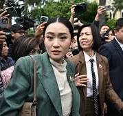 Suspenden a la primera ministra de Tailandia por una llamada ...