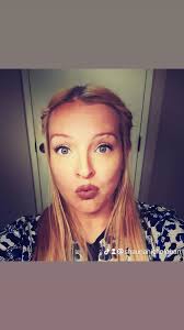 I wanted to join because I love laughing it's good to laugh and here is a  little bit about my self I'm married I have two daughters ages 21 And 25 and