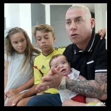 Apr 11, 2021 · muchas personas señalaron que la confusión se creó ante el parecido físico de ambos raperos, además de la similitud en su color de piel. Cosculluela Quiere Tener Mas Los Duros Del Genero Tv