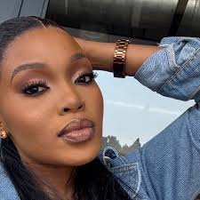 Laura Isaac (@lauraisaac22)