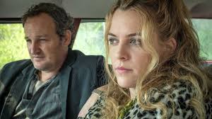 Menyaksikan Kisah Suram Perjalanan Hidup Arvin Russel di The Devil All The  Time